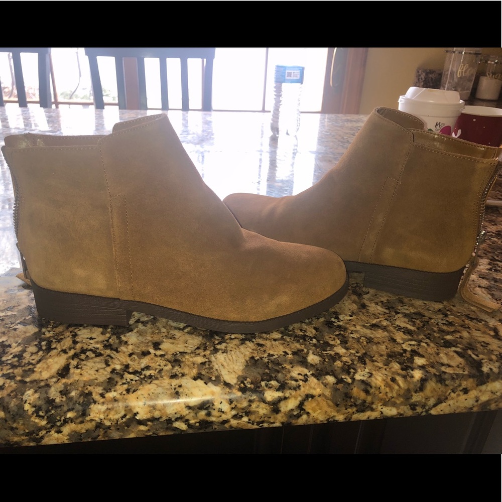 Tan Steve Madden boots
